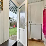 3 Bedroom Cozy In Semesterbostad