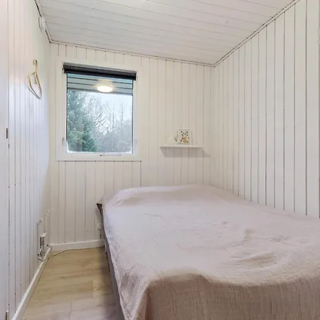 3 Bedroom Cozy In Semesterbostad *