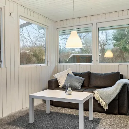 3 Bedroom Cozy In Semesterbostad *