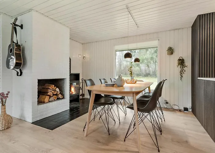 3 Bedroom Cozy In Casa de Férias *